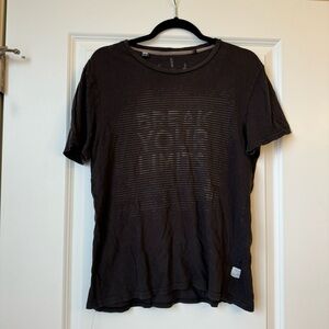 i jeans by Buffalo Graphic Tee. Size Small. Grey